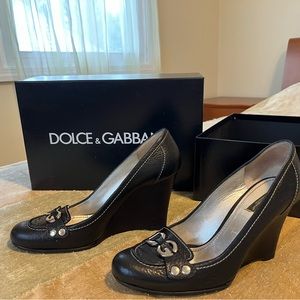 Amazing leather shoes by D&G in amazing condition.